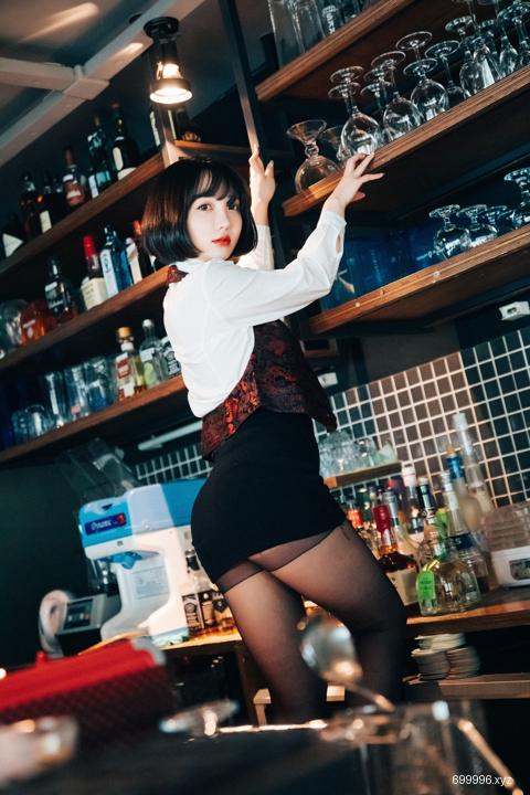  Ye Eun 손예은 - Tainted love bar